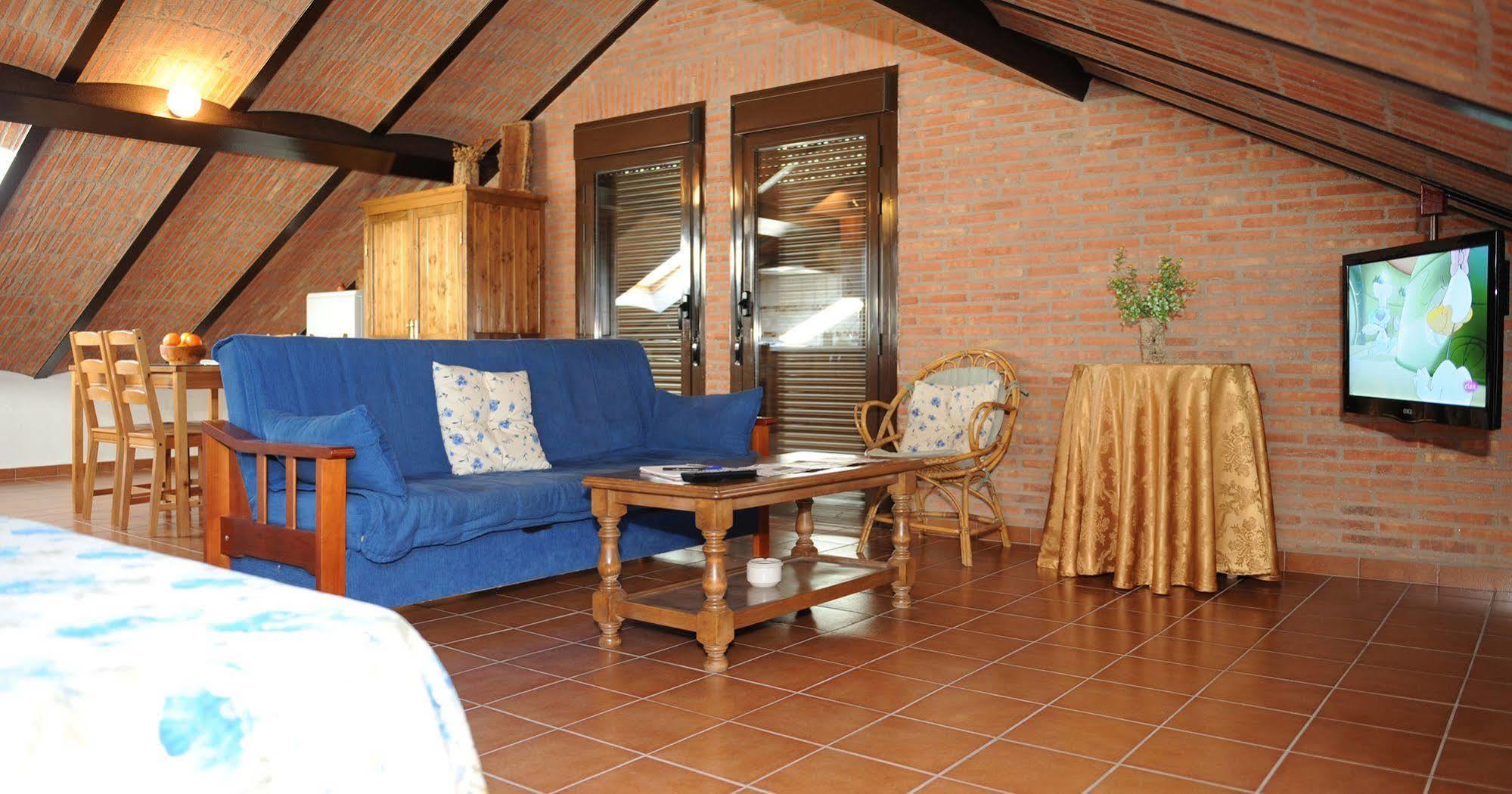 Apartamentos Rurales Monfraguee Torrejón el Rubio Екстериор снимка